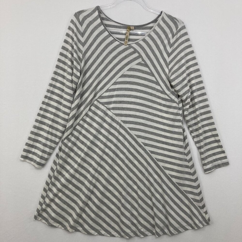 Comfy USA Medium Gray White Striped Crew Neck‎ 3/4 Sleeve Stretch Tunic